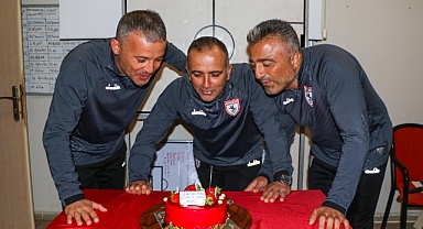 Öğretmen Antrenörlere Kutlama